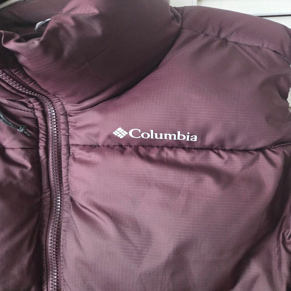 Columbia Women's Burgundy Puffect Vest Regular fit Omni shield Brand New - Picture 2 of 12